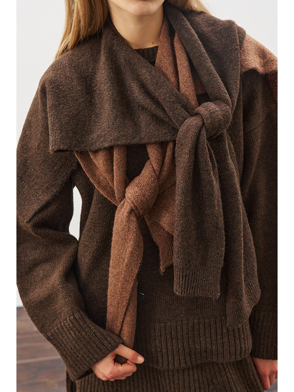 Kare Yaka Bağlamalı Triko Atkı Kahverengi-3