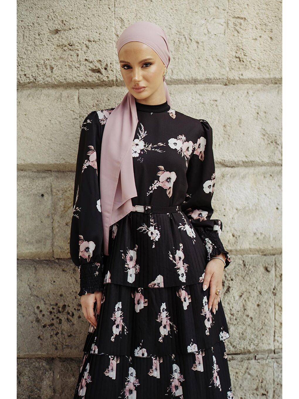 Siyah Katlı Pilise Uzun Elbise Desenli-5