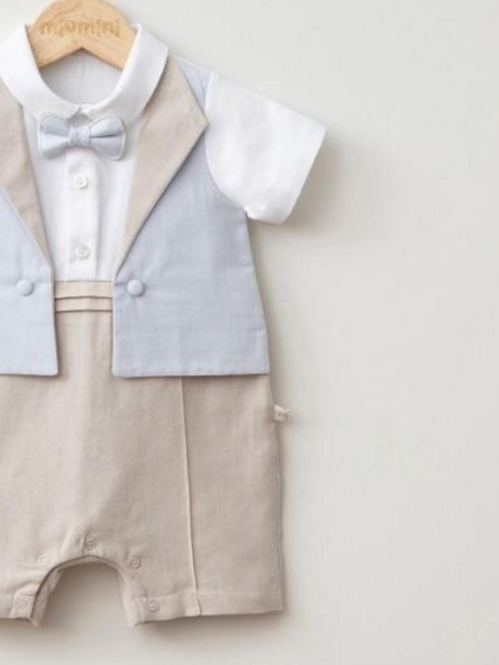 Kahverengi Gömlek Yaka Papyonlu Yelek Detaylı Erkek Bebek Kısa Tulum-1