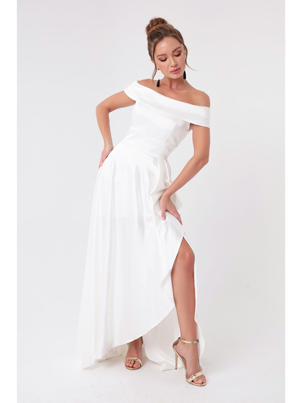 Kadın Beyaz Kayık Yaka Saten Abiye & Mezuniyet Elbisesi-1