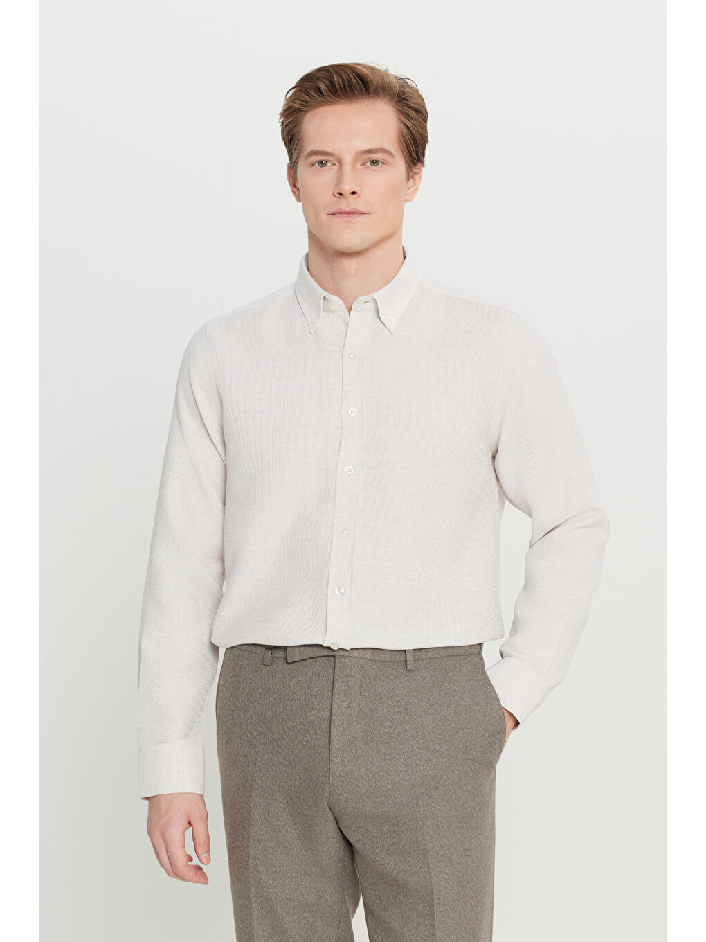Erkek Bej Pamuklu Tailored Slim Fit Dar Kesim Düğmeli Yaka Armürlü Gömlek