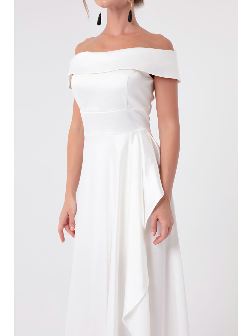 Kadın Beyaz Kayık Yaka Saten Abiye & Mezuniyet Elbisesi-3