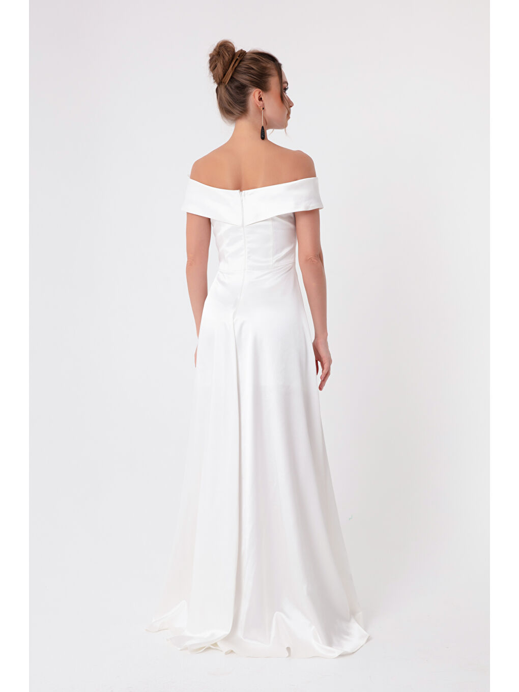 Kadın Beyaz Kayık Yaka Saten Abiye & Mezuniyet Elbisesi-4