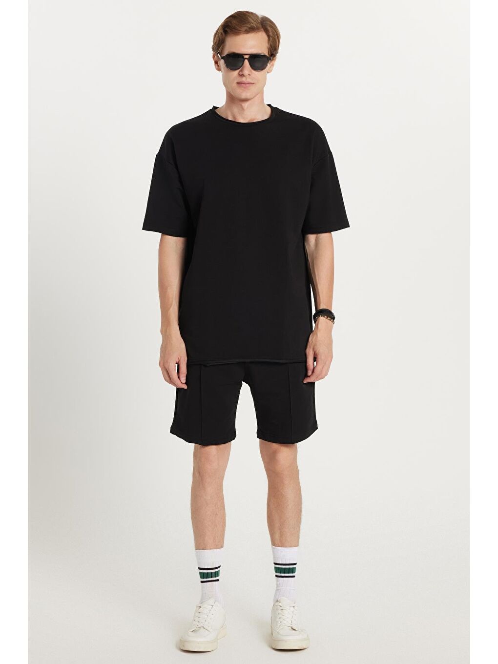 Erkek Oversize Geniş Kesim Bisiklet Yaka Gofre Kumaş Beli Bağcıklı Siyah Şort Takım