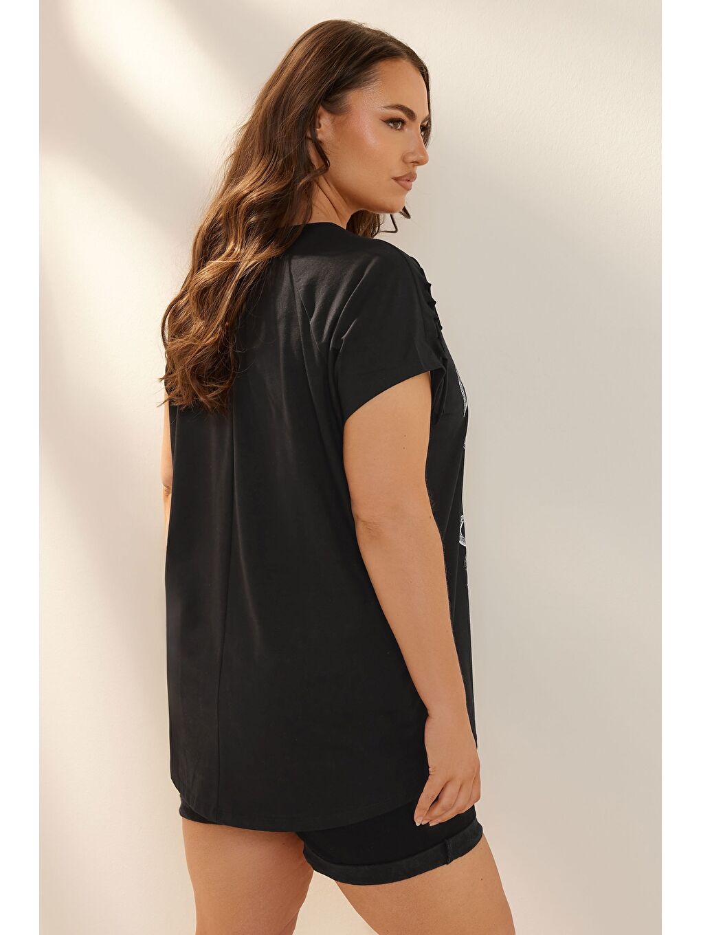 Siyah Büyük Beden Bisiklet Yaka Kol Detaylı Kuru Kafa Baskılı T-shirt 322639-5