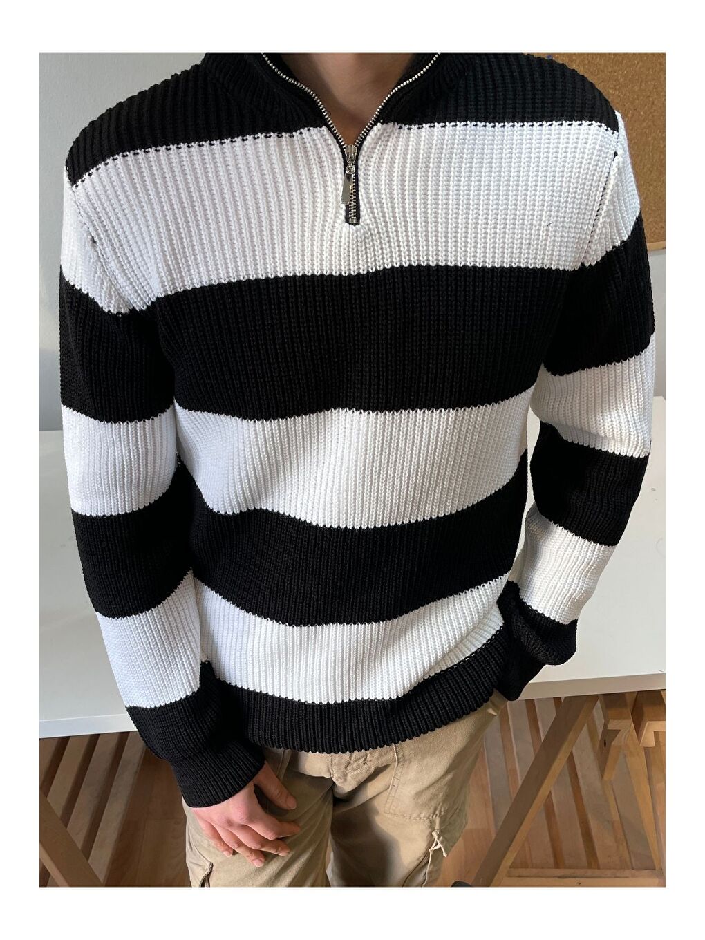 Siyah Erkek Fermuarlı Çizgili Desenli Triko Kazak-1