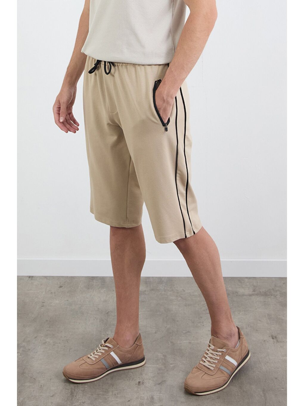 Bej Basic Fermuarlı Beli Lastikli Şort-2