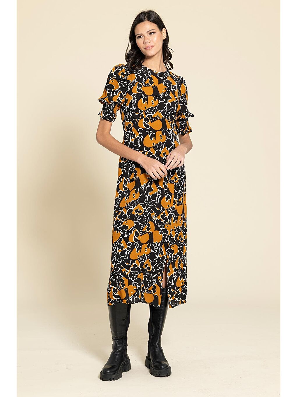 Kahverengi Kol Büzgülü Yırtmaçlı Kiremit Elbise