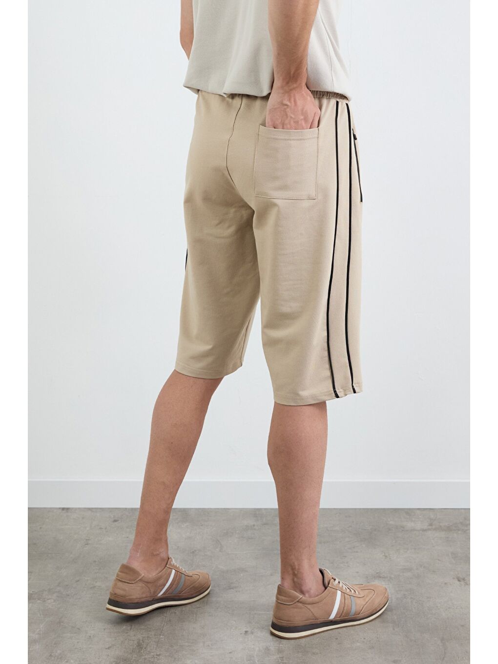 Bej Basic Fermuarlı Beli Lastikli Şort-3