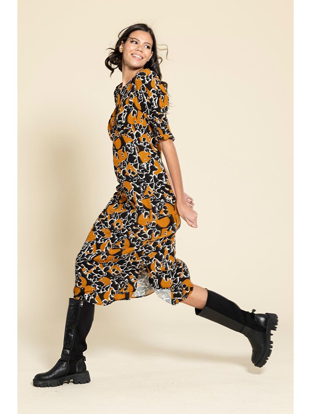 Kahverengi Kol Büzgülü Yırtmaçlı Kiremit Elbise-1