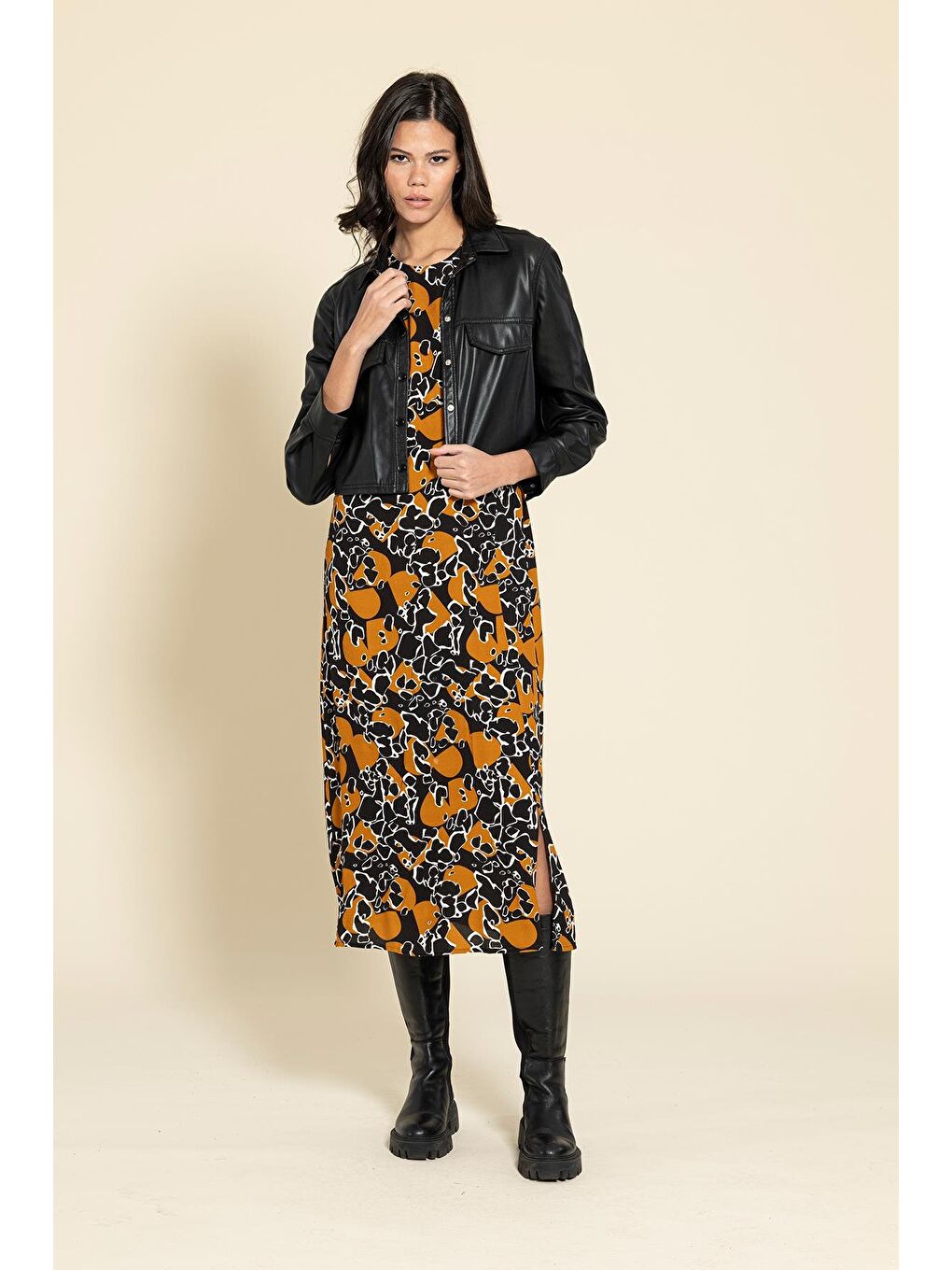 Kahverengi Kol Büzgülü Yırtmaçlı Kiremit Elbise-2