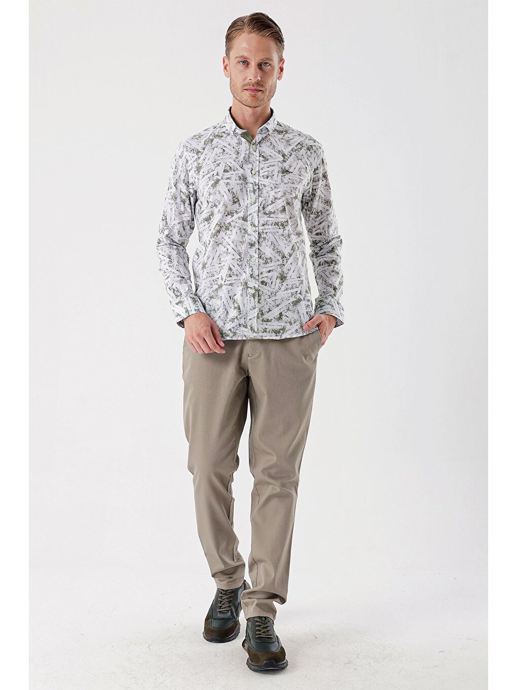 Beyaz Uzun Kollu Baskılı Bez Ayağı Cepsiz Garnili Klasik Slim Fit Dar Kesim Gömlek 1004230229-3