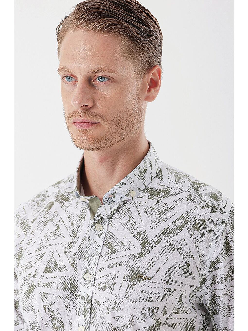 Beyaz Uzun Kollu Baskılı Bez Ayağı Cepsiz Garnili Klasik Slim Fit Dar Kesim Gömlek 1004230229-4