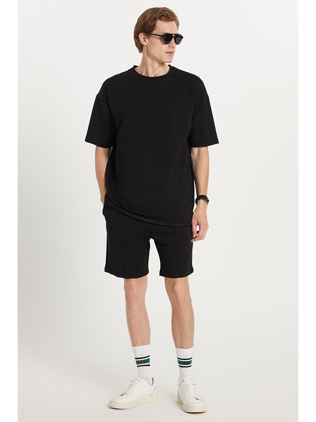 Erkek Oversize Geniş Kesim Bisiklet Yaka Gofre Kumaş Beli Bağcıklı Siyah Şort Takım-3