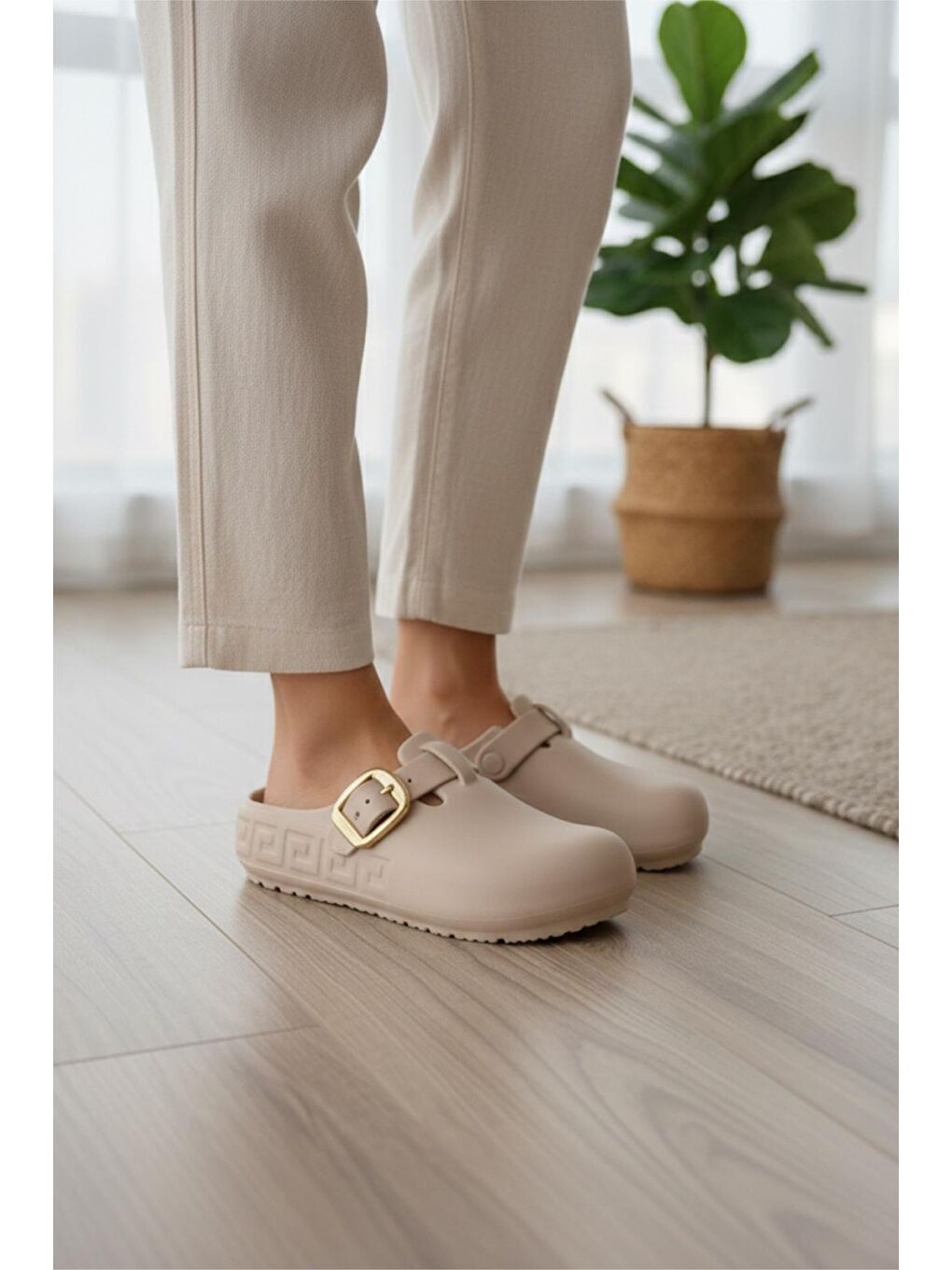 Bej Lovi Kadın Gold Tokalı Geometrik Desenli Comfort Clog Kadın Terlik Lüks Tasarım-1