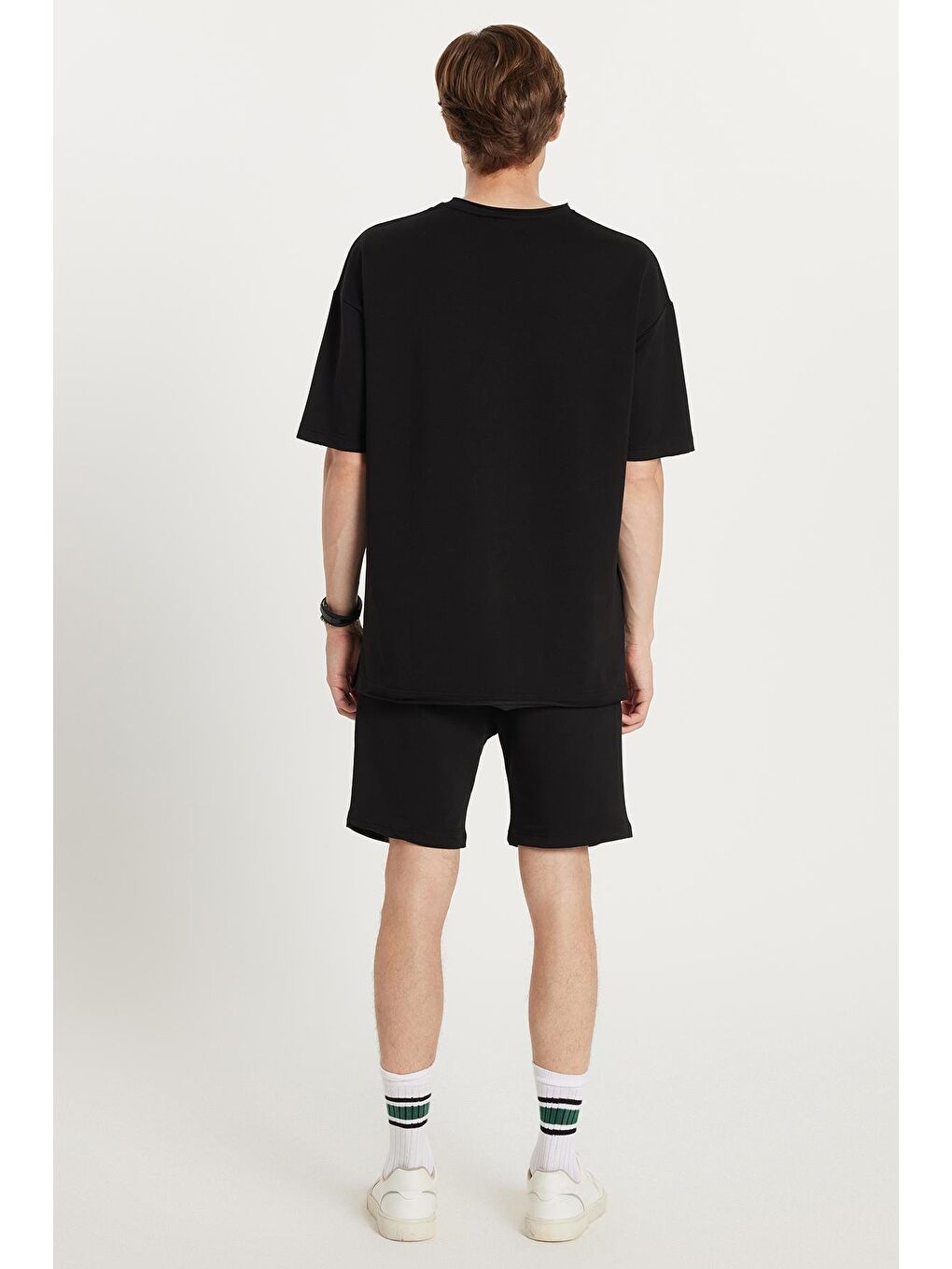 Erkek Oversize Geniş Kesim Bisiklet Yaka Gofre Kumaş Beli Bağcıklı Siyah Şort Takım-4