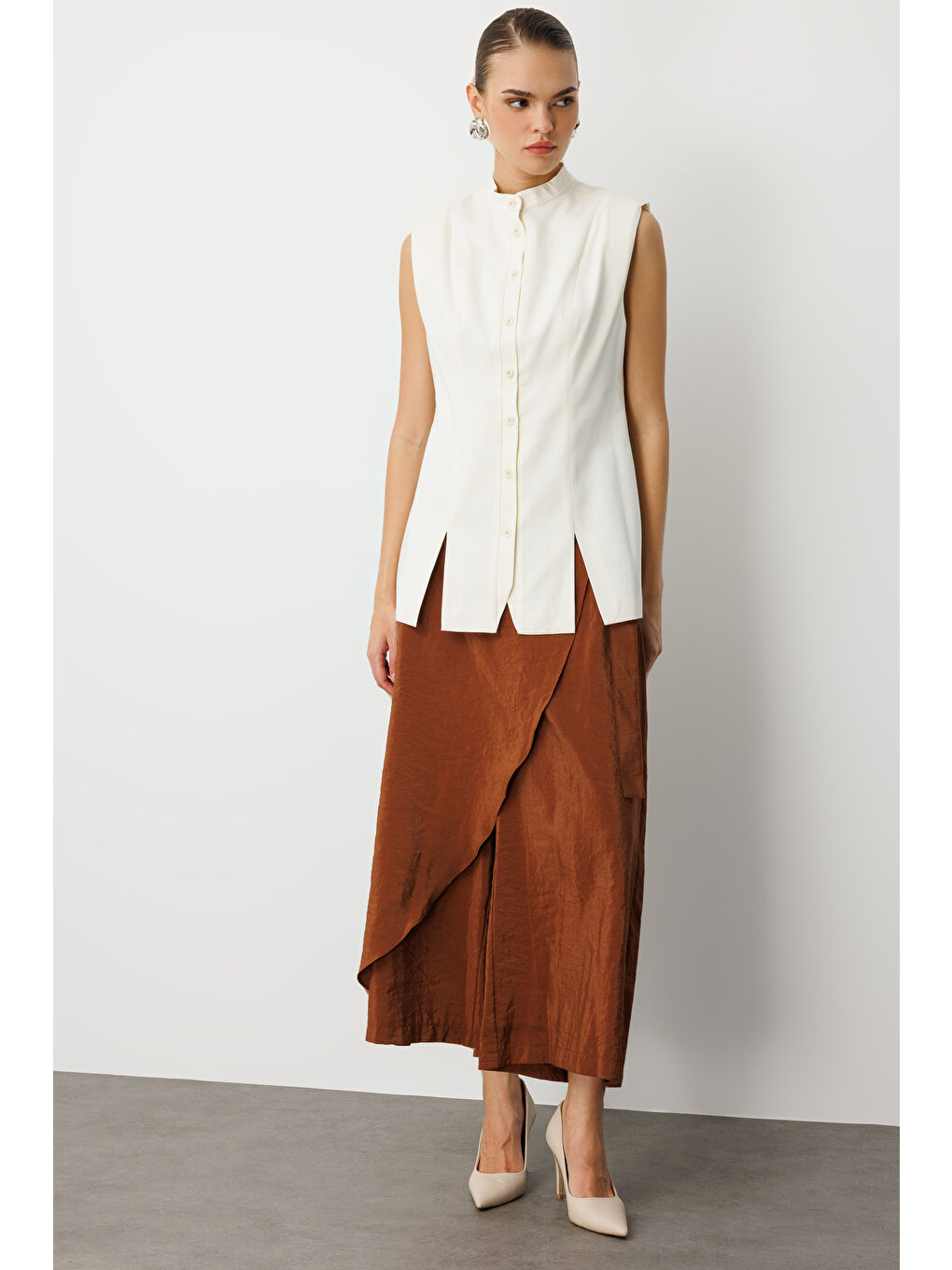 Dik Yaka Yırtmaç Detaylı Ekru Yelek-4