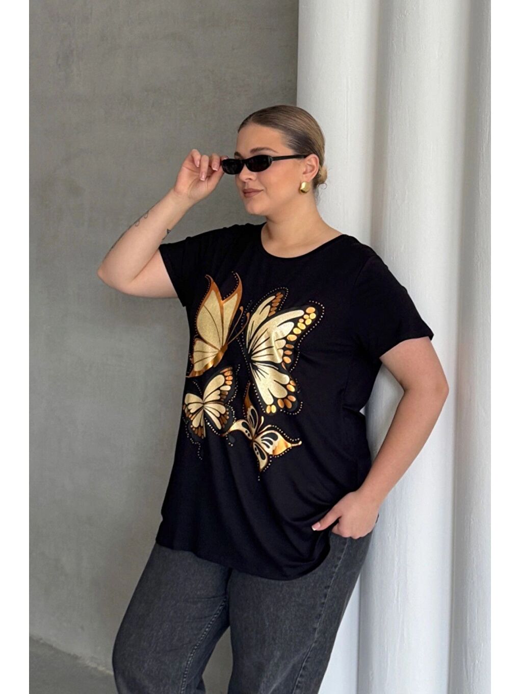Siyah Büyük Beden Kelebek Baskılı Parlak Simli T-shirt 302275