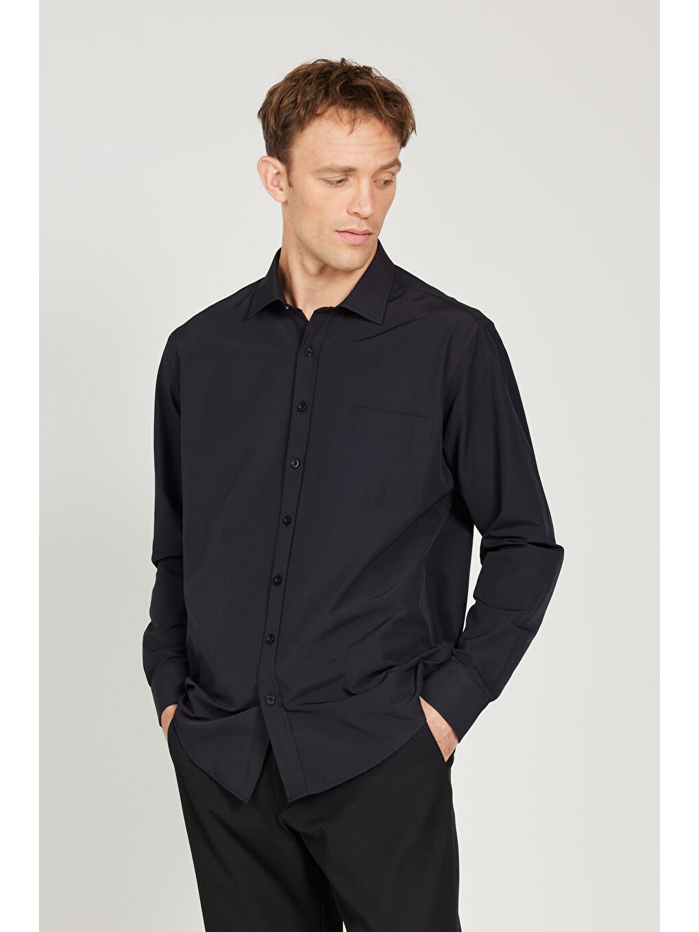 Erkek Siyah Kolay Ütülenebilir Non-Iron Pamuklu Comfort Fit Geniş Kesim Klasik Yaka Gömlek-3