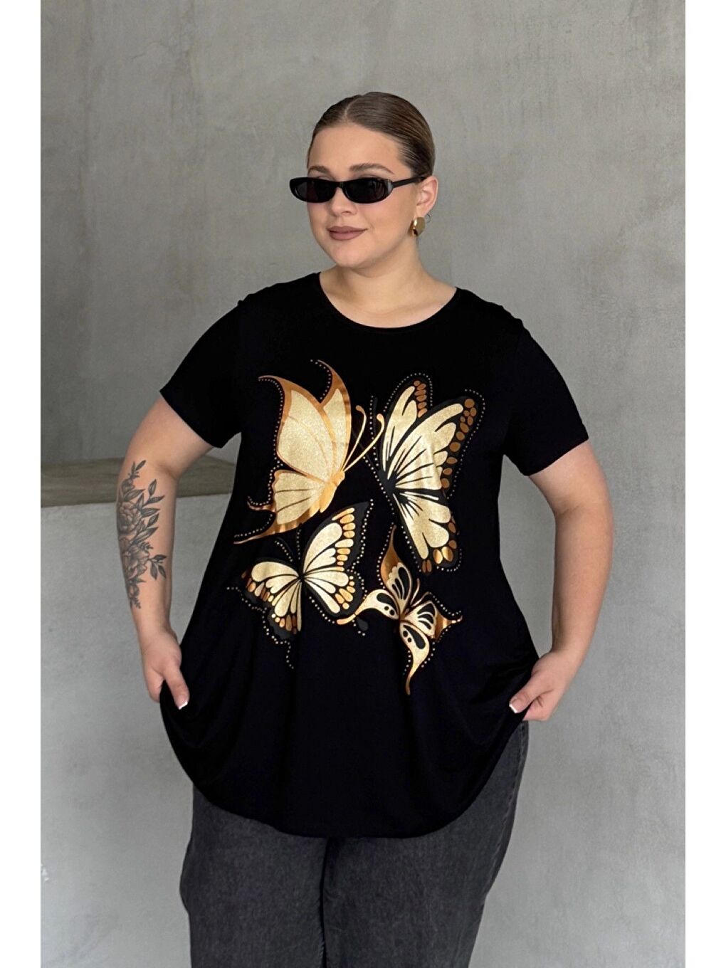 Siyah Büyük Beden Kelebek Baskılı Parlak Simli T-shirt 302275-1