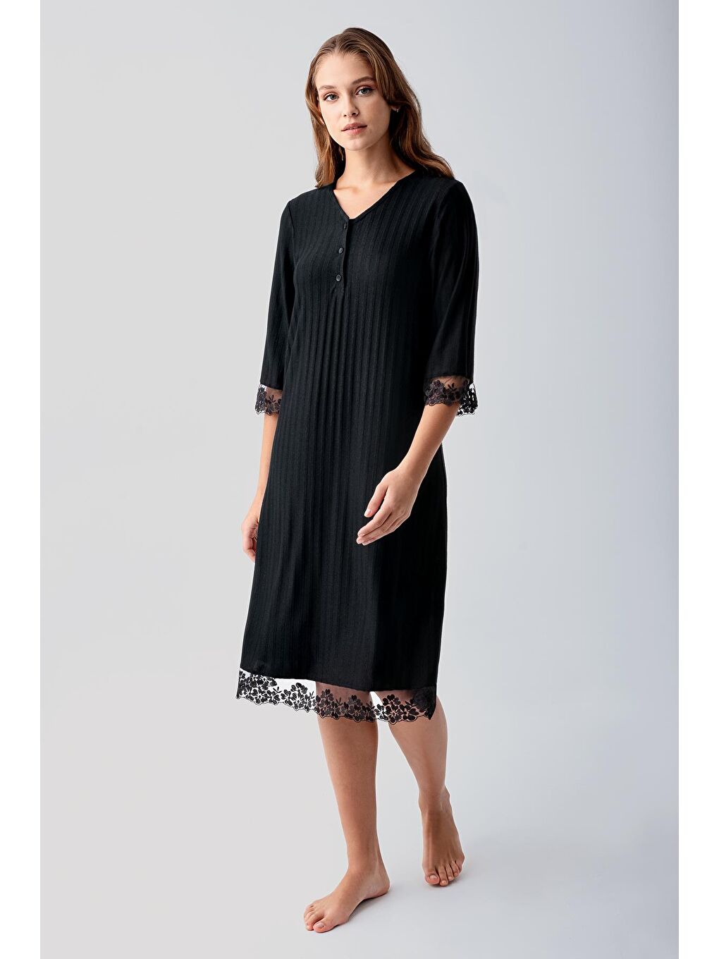 Siyah Truvakar Kollu Dantelli Düğmeli Esnek Viskoz Gecelik