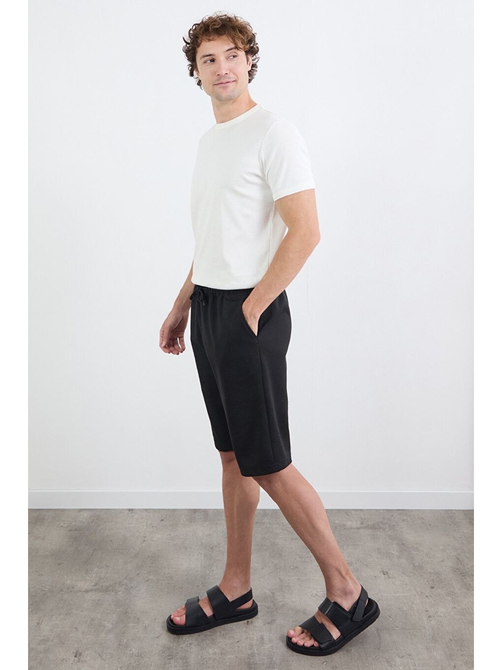 Siyah Basic Beli Bağlamalı Cepli %100 Pamuk Şort-2