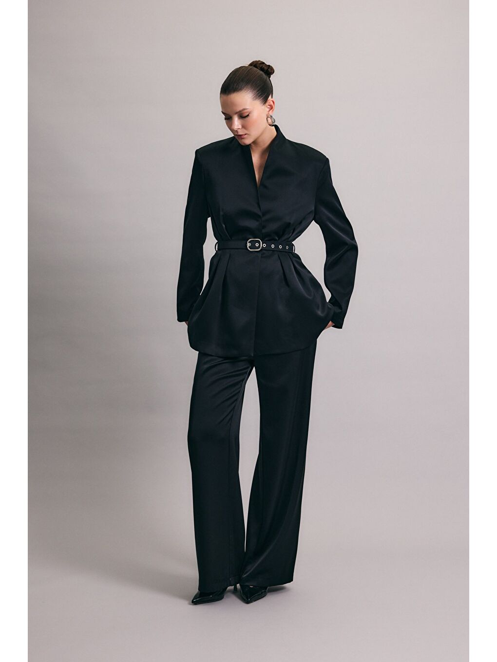 Lisa Kemerli Saten Ceket - Siyah-4