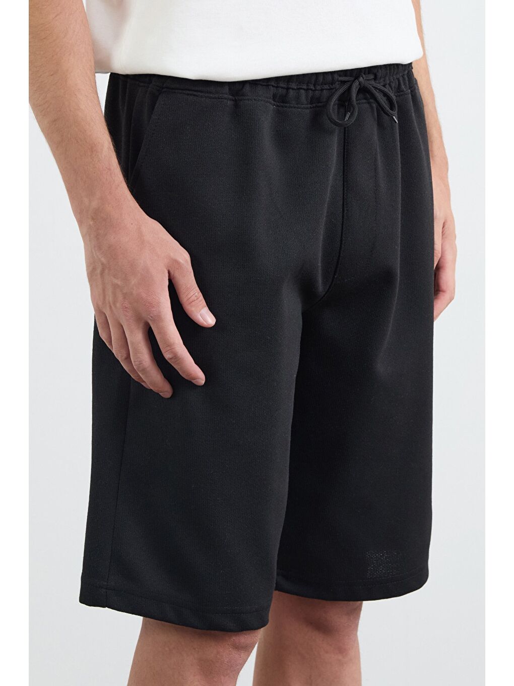 Siyah Basic Beli Bağlamalı Cepli %100 Pamuk Şort-4