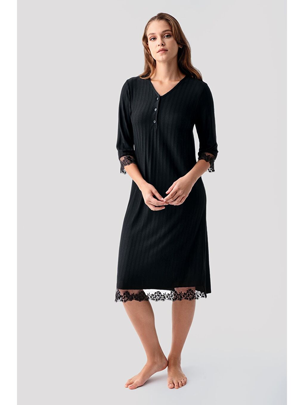 Siyah Truvakar Kollu Dantelli Düğmeli Esnek Viskoz Gecelik-1
