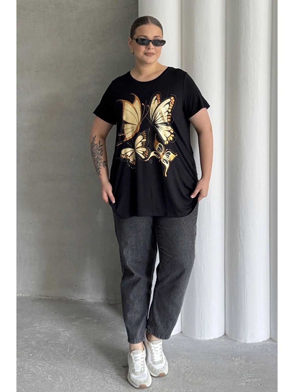 Siyah Büyük Beden Kelebek Baskılı Parlak Simli T-shirt 302275-4