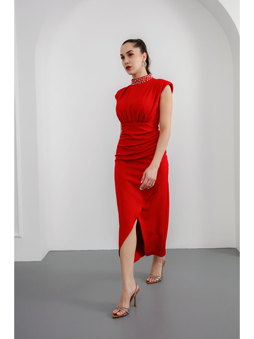 Kadın Kırmızı Yakası Taşlı Midi Abiye Elbise