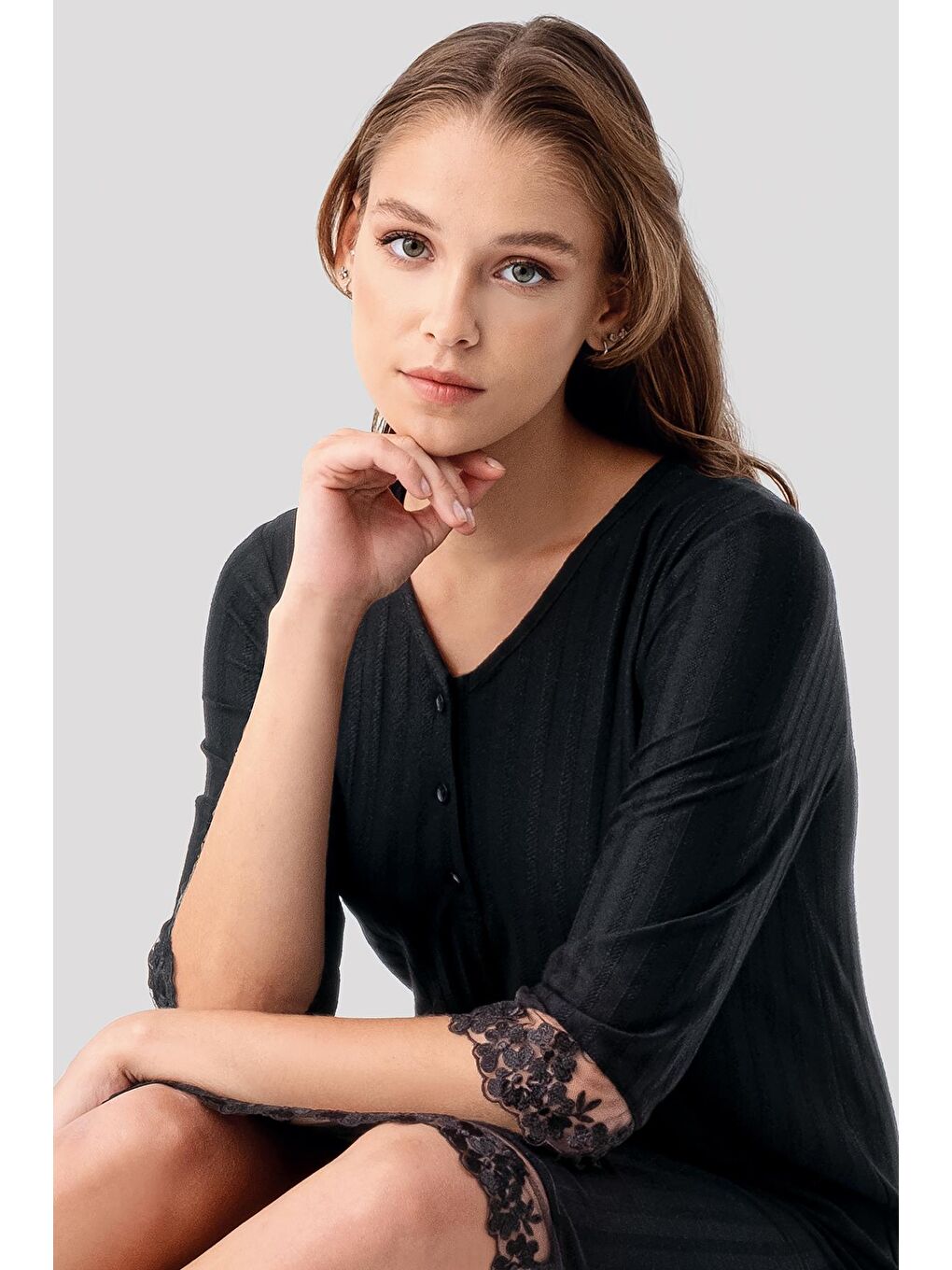 Siyah Truvakar Kollu Dantelli Düğmeli Esnek Viskoz Gecelik-4