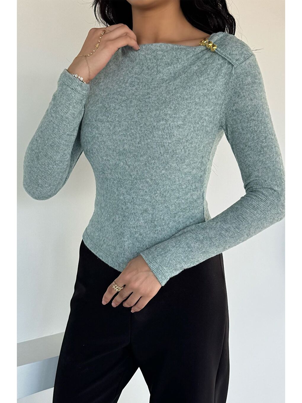 Yeşil Kadın Omuz Aksesuarlı Bluz-1