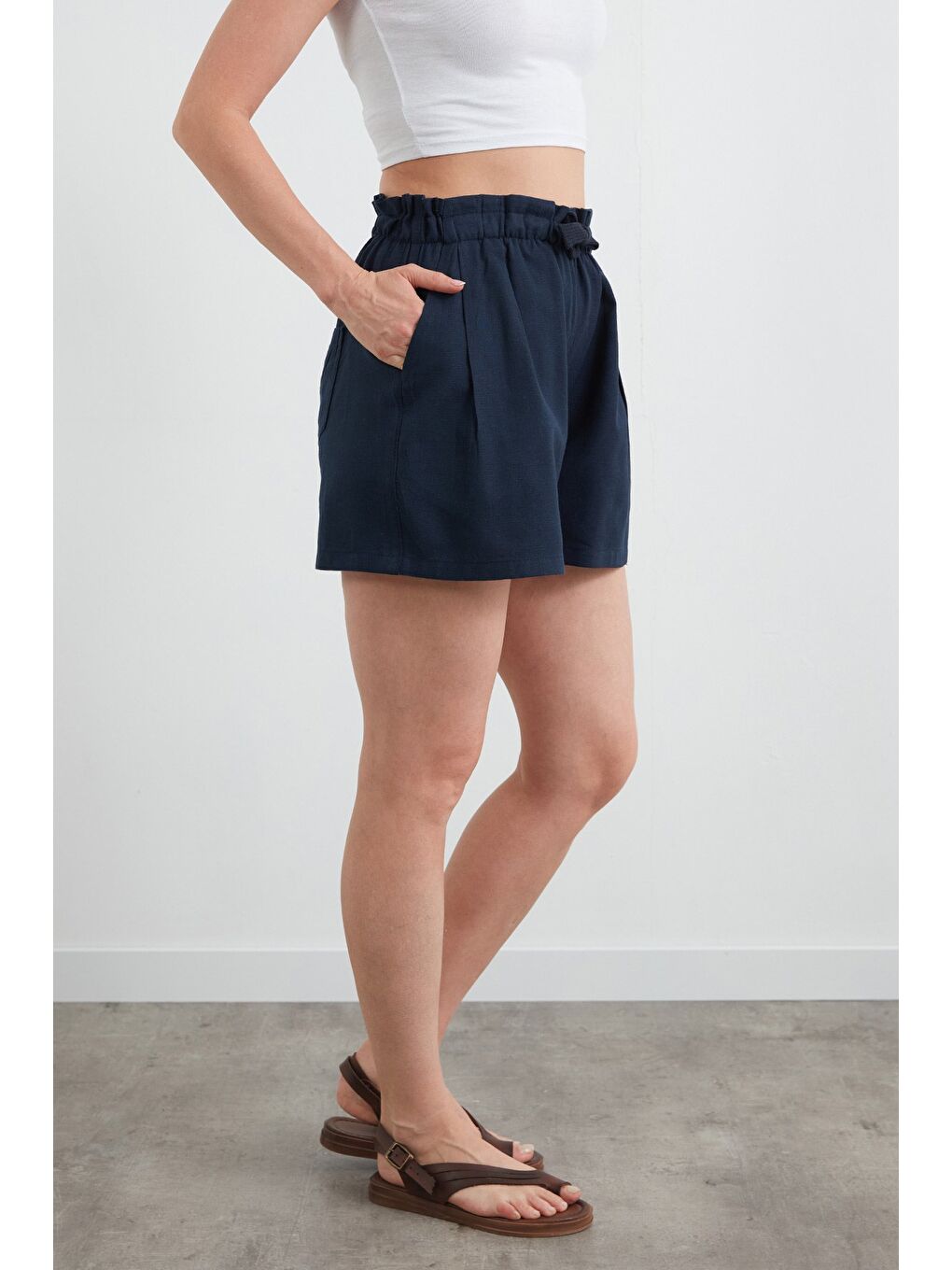 Lacivert Beli Bağlamalı Pileli Keten Görünümlü Şort-2