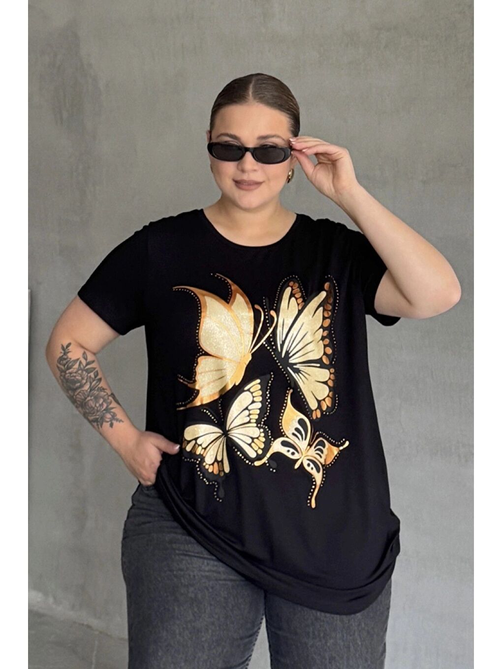 Siyah Büyük Beden Kelebek Baskılı Parlak Simli T-shirt 302275-6