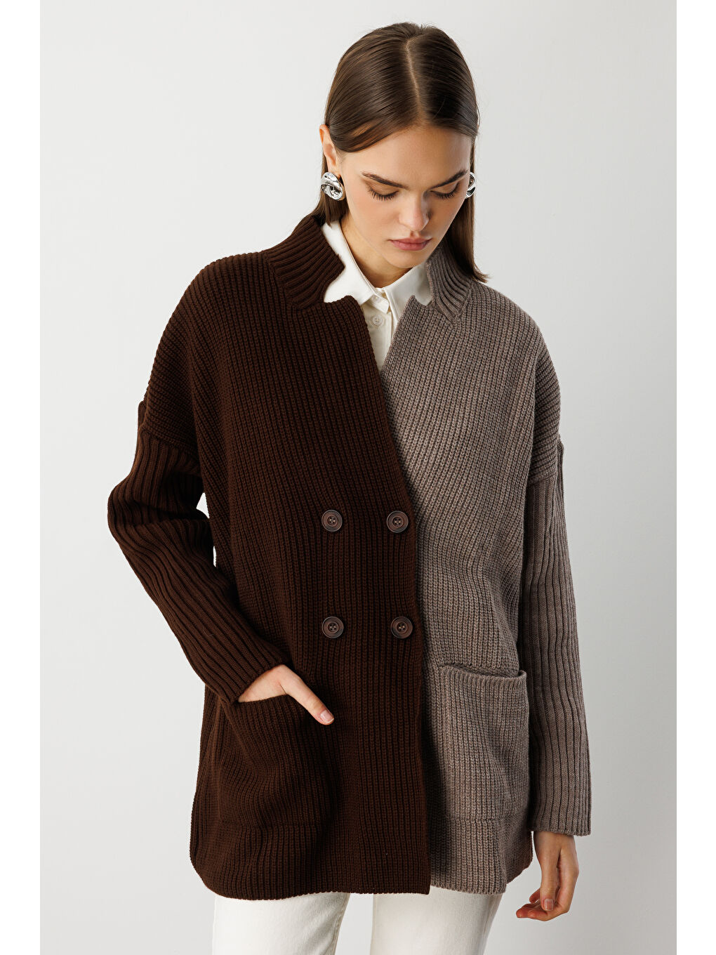 Kahve-vizon Ekstra Oversize Gri Renk Bloklu Cepli Kalın Triko Hırka-2