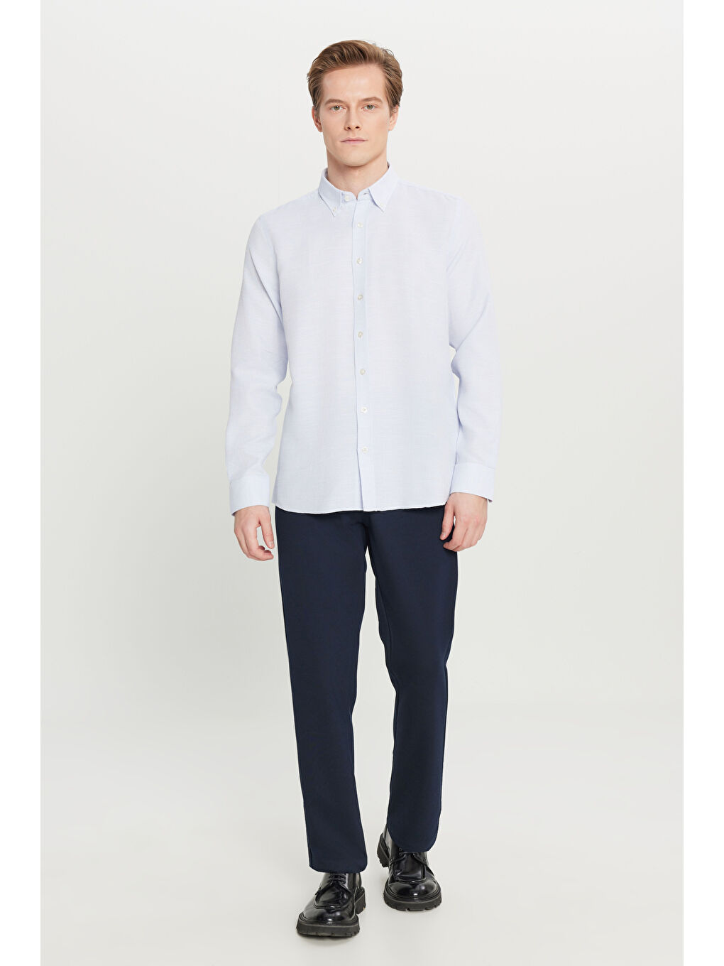 Erkek Açık Mavi Pamuklu Tailored Slim Fit Dar Kesim Düğmeli Yaka Armürlü Gömlek-1