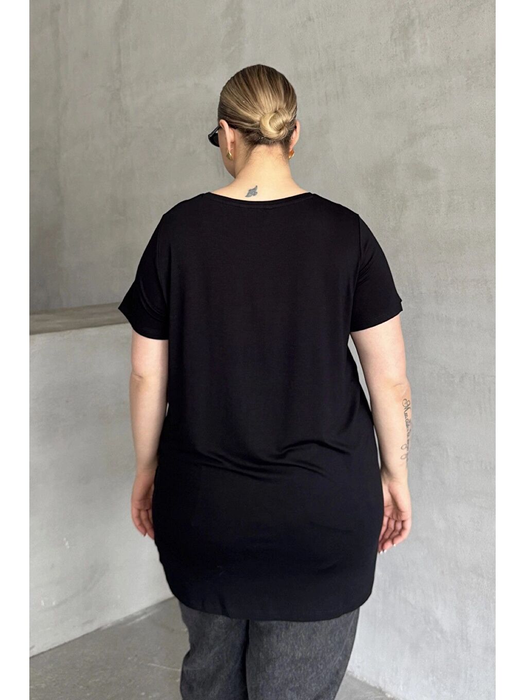 Siyah Büyük Beden Kelebek Baskılı Parlak Simli T-shirt 302275-7