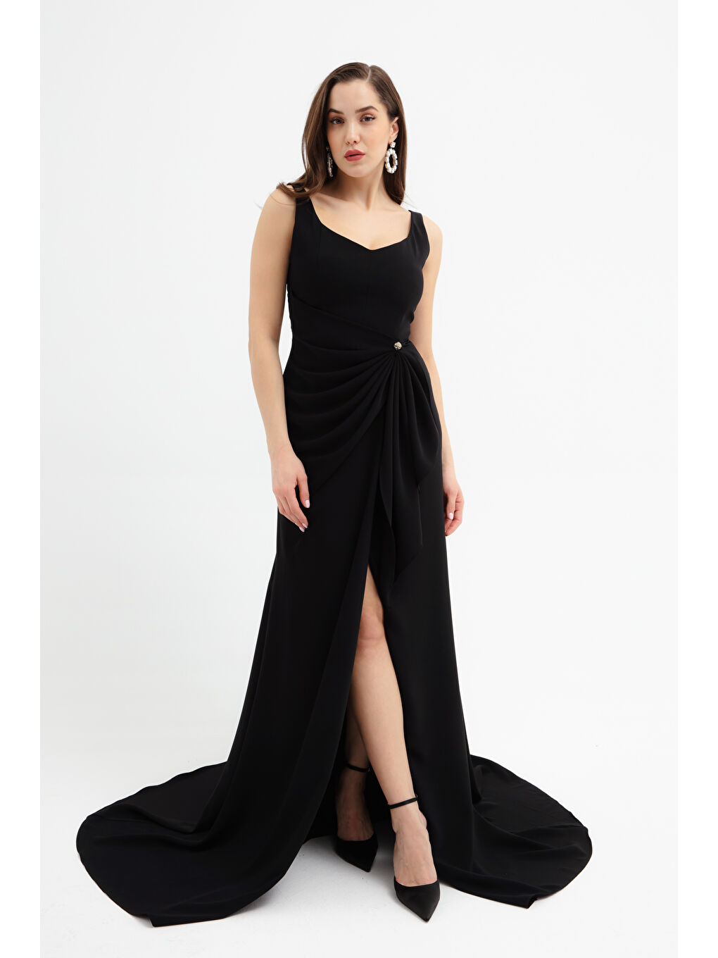 Kadın Siyah Askılı Yırtmaçlı Uzun Abiye Elbise