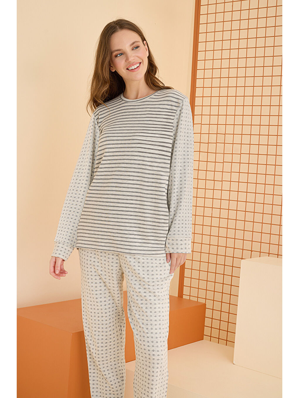 Gri Çizgili Pijama Takım