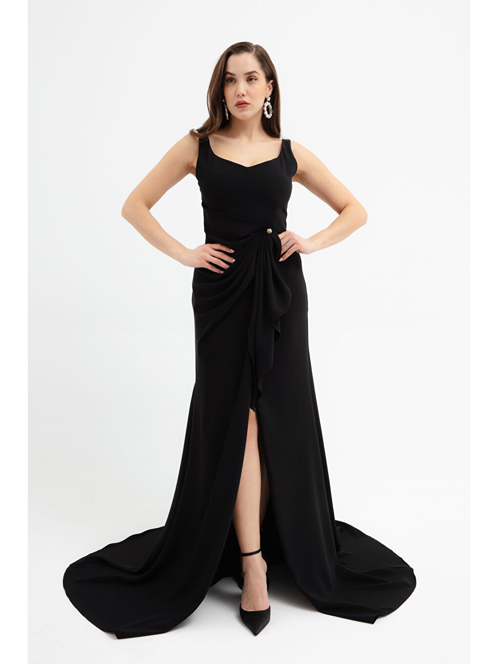 Kadın Siyah Askılı Yırtmaçlı Uzun Abiye Elbise-1