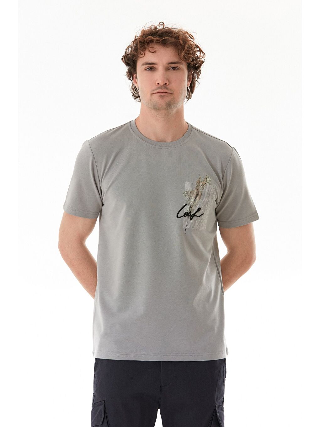 Gri Yaprak Baskılı Yazı Nakışlı Tişört-2