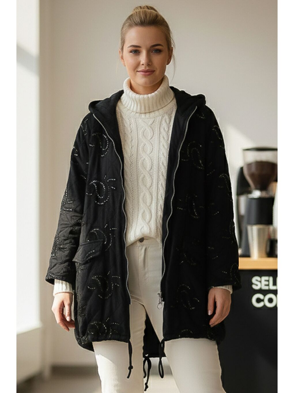 İtalyan Siyah Kapüşonlu Uzun Kol Fermuarlı Pul Payetli Allover Nakışlı Kapitone Dokuma Ceket 75 65-1
