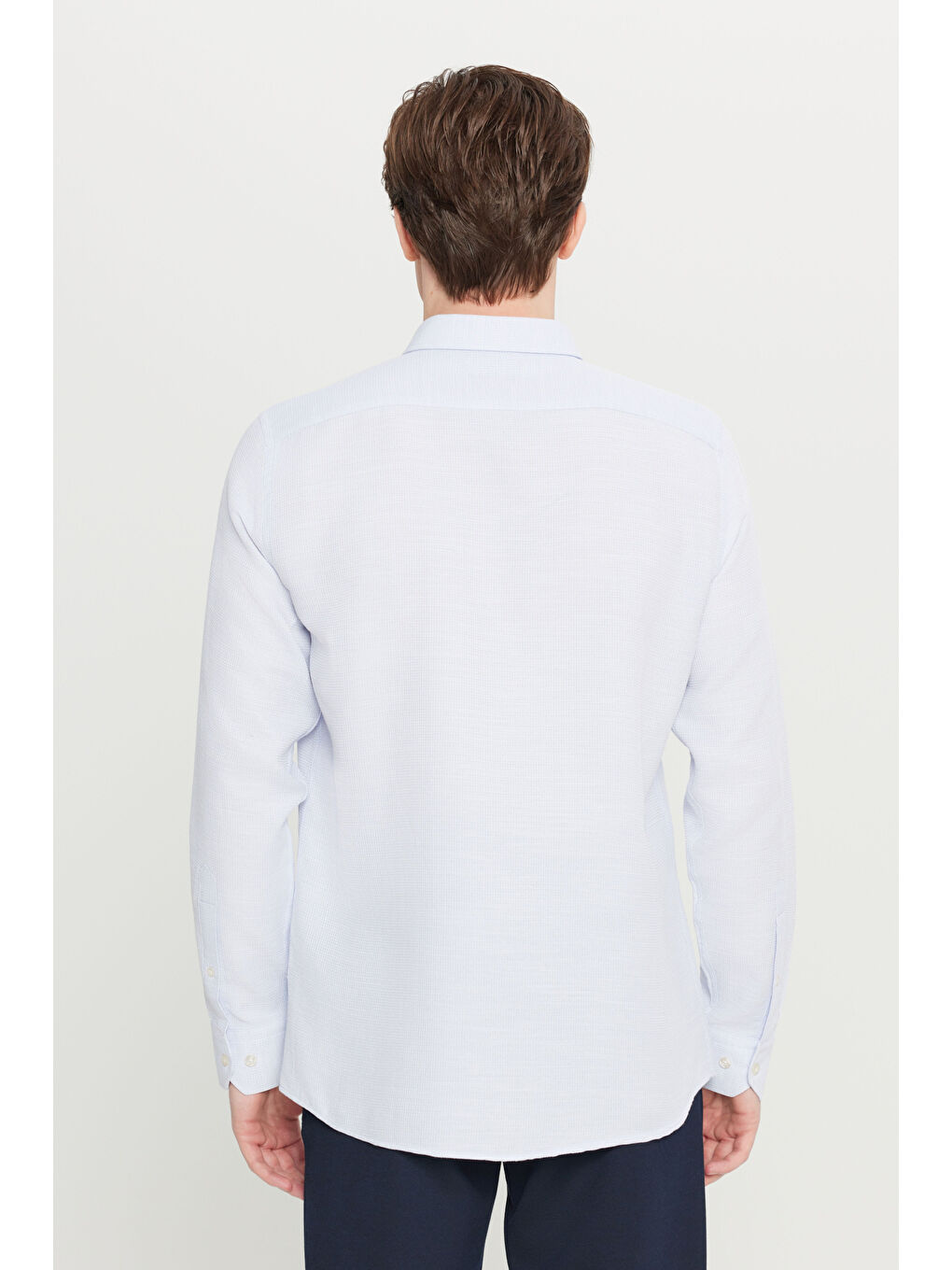 Erkek Açık Mavi Pamuklu Tailored Slim Fit Dar Kesim Düğmeli Yaka Armürlü Gömlek-4
