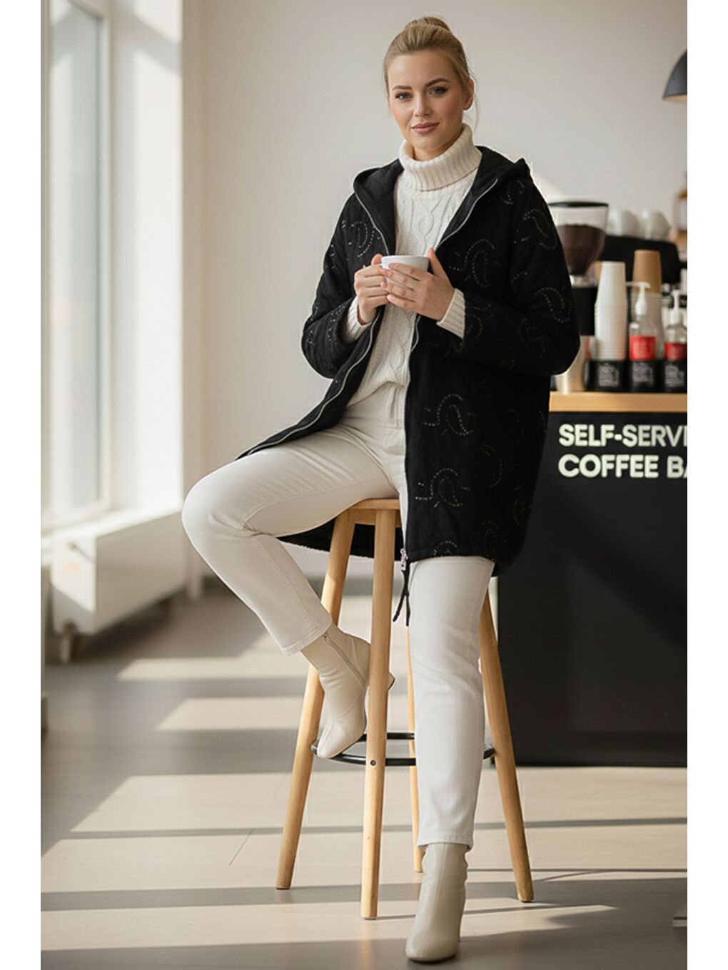 İtalyan Siyah Kapüşonlu Uzun Kol Fermuarlı Pul Payetli Allover Nakışlı Kapitone Dokuma Ceket 75 65-4