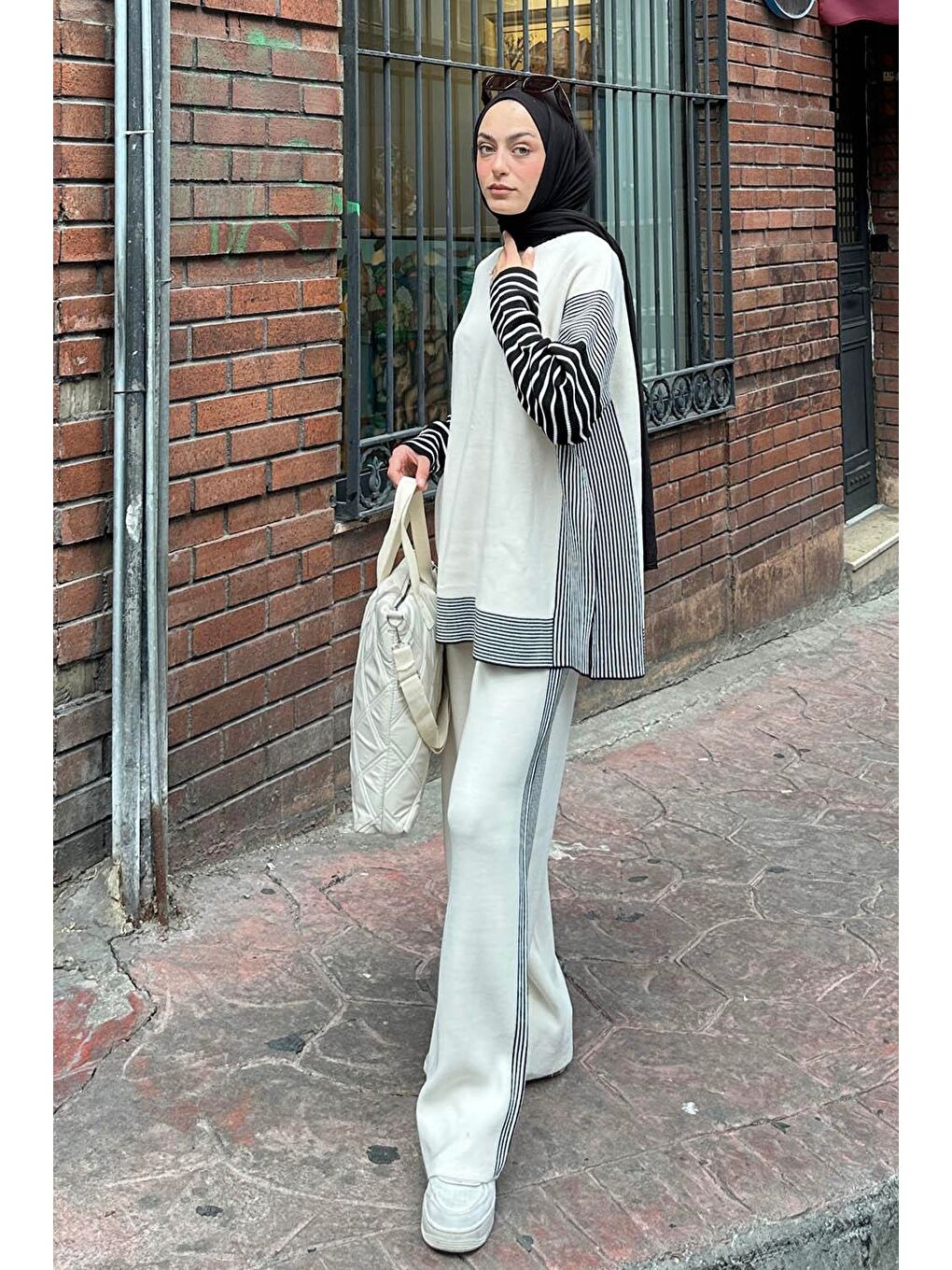 Ekru Yan Çizgili Panço Tesettür Takım Krem-1