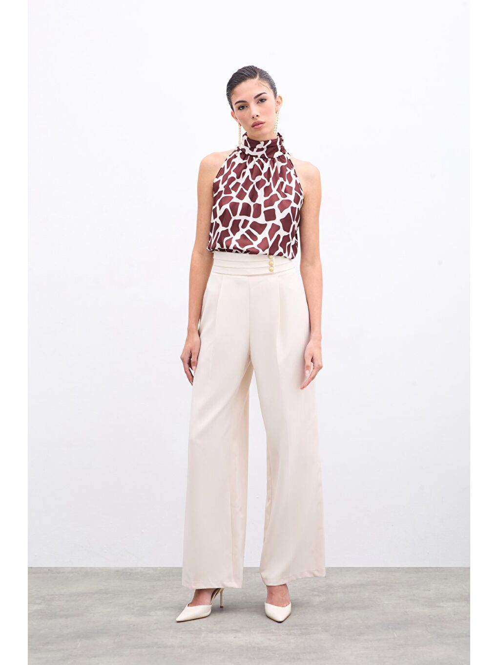 Boğazlı Kolsuz Bluz - Bej-Kahve-1