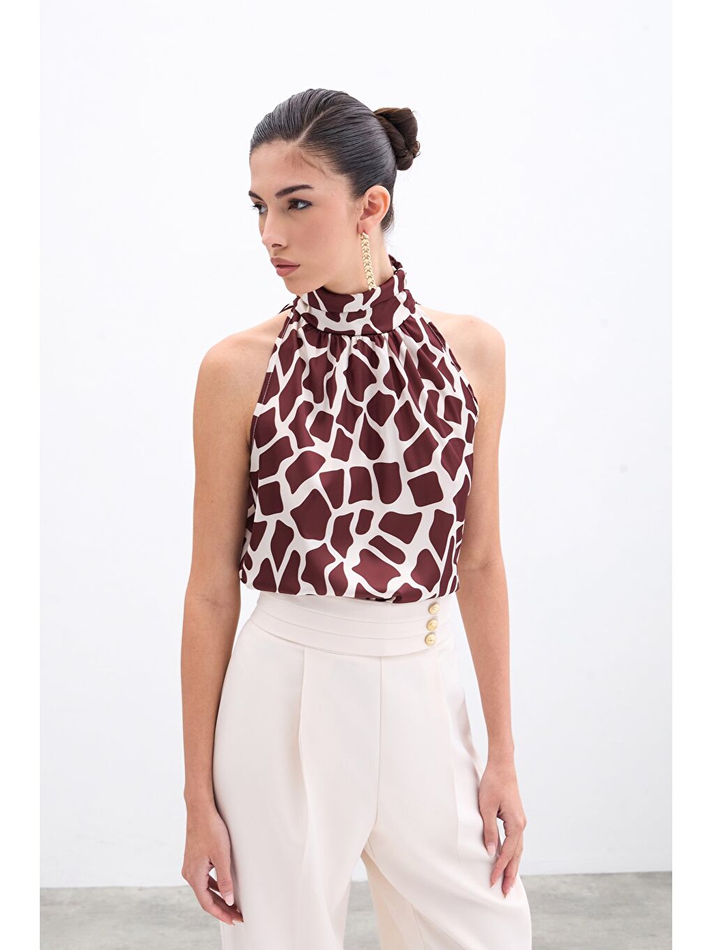 Boğazlı Kolsuz Bluz - Bej-Kahve-2