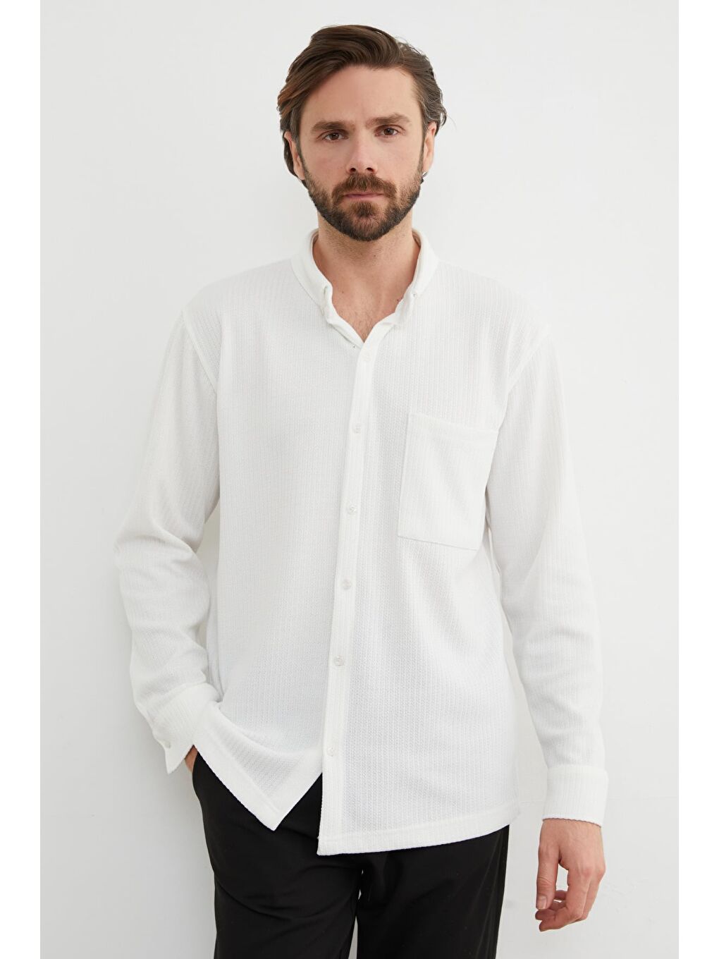 Beyaz Jakarlı Tek Cepli Gömlek-2