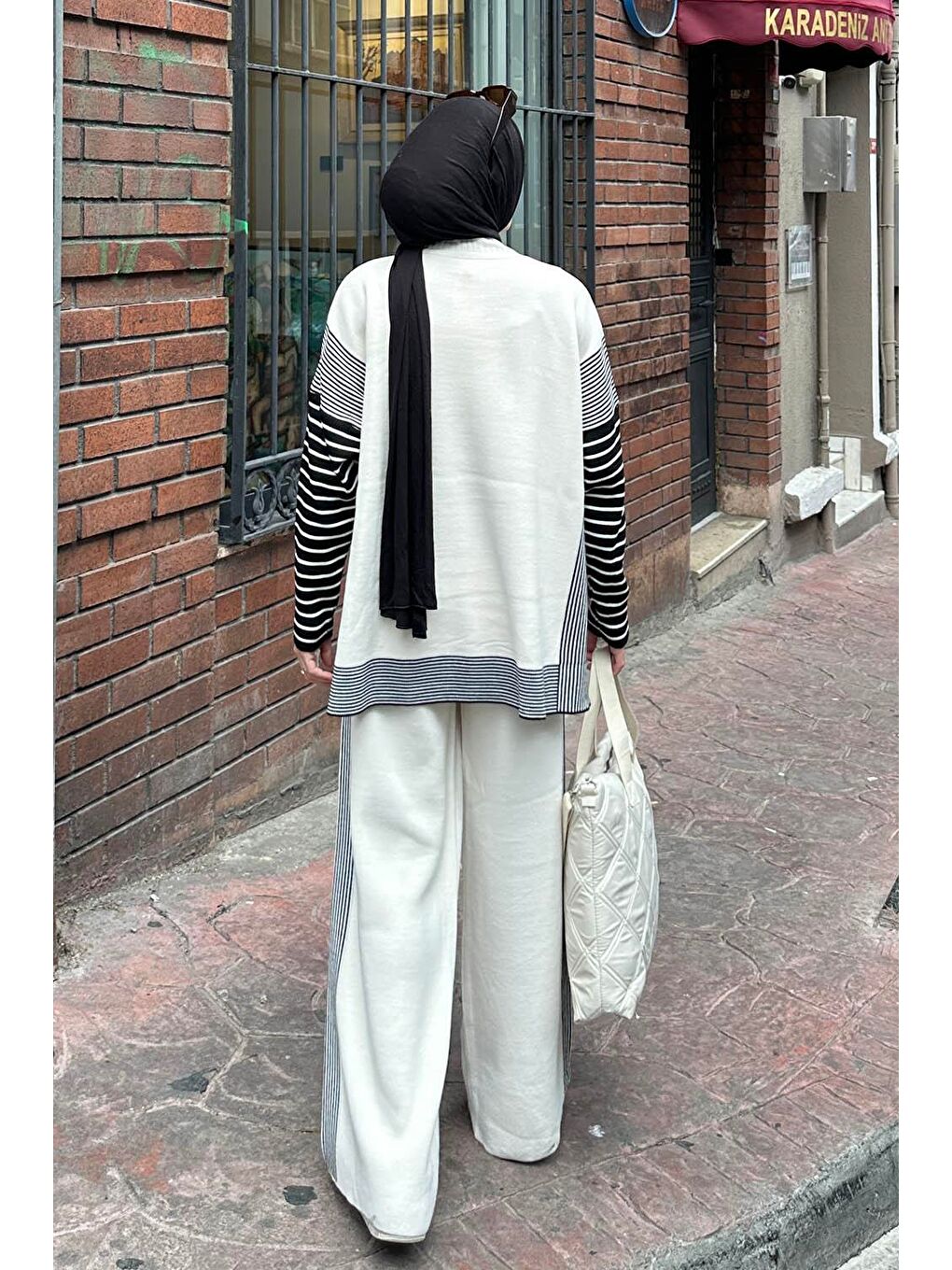 Ekru Yan Çizgili Panço Tesettür Takım Krem-3